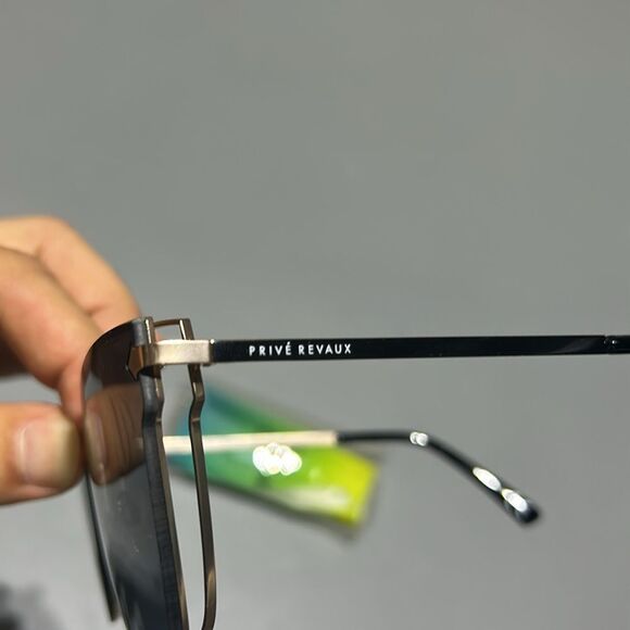 Women’s Sunglasses with Case and Cloth - Picture 5 of 8